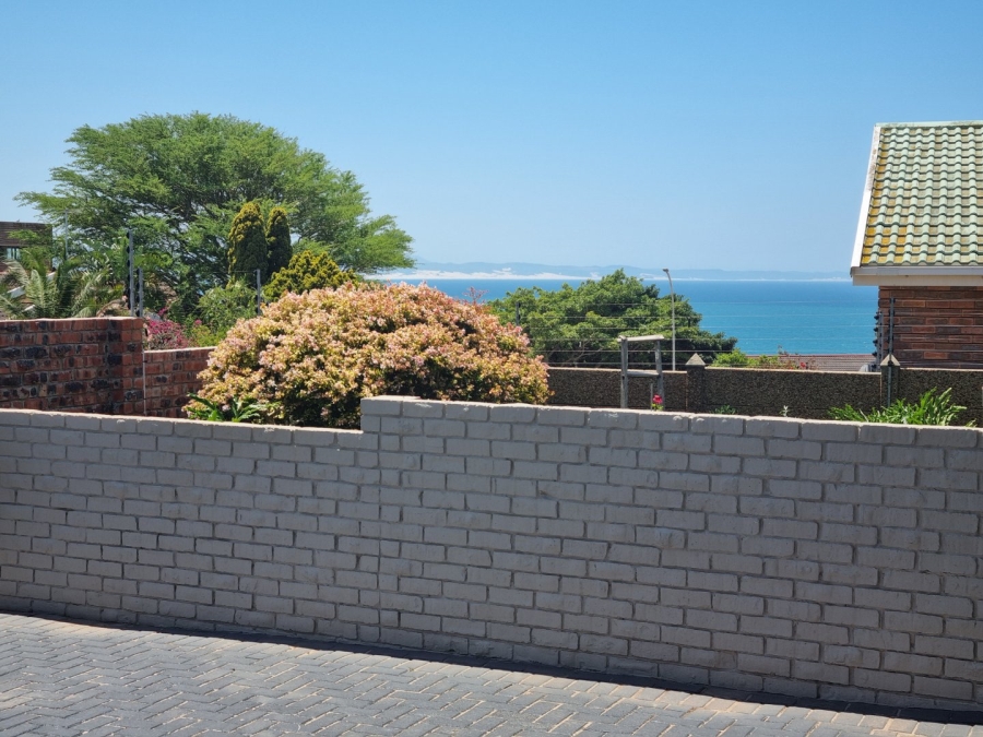 4 Bedroom Property for Sale in Wavecrest Eastern Cape